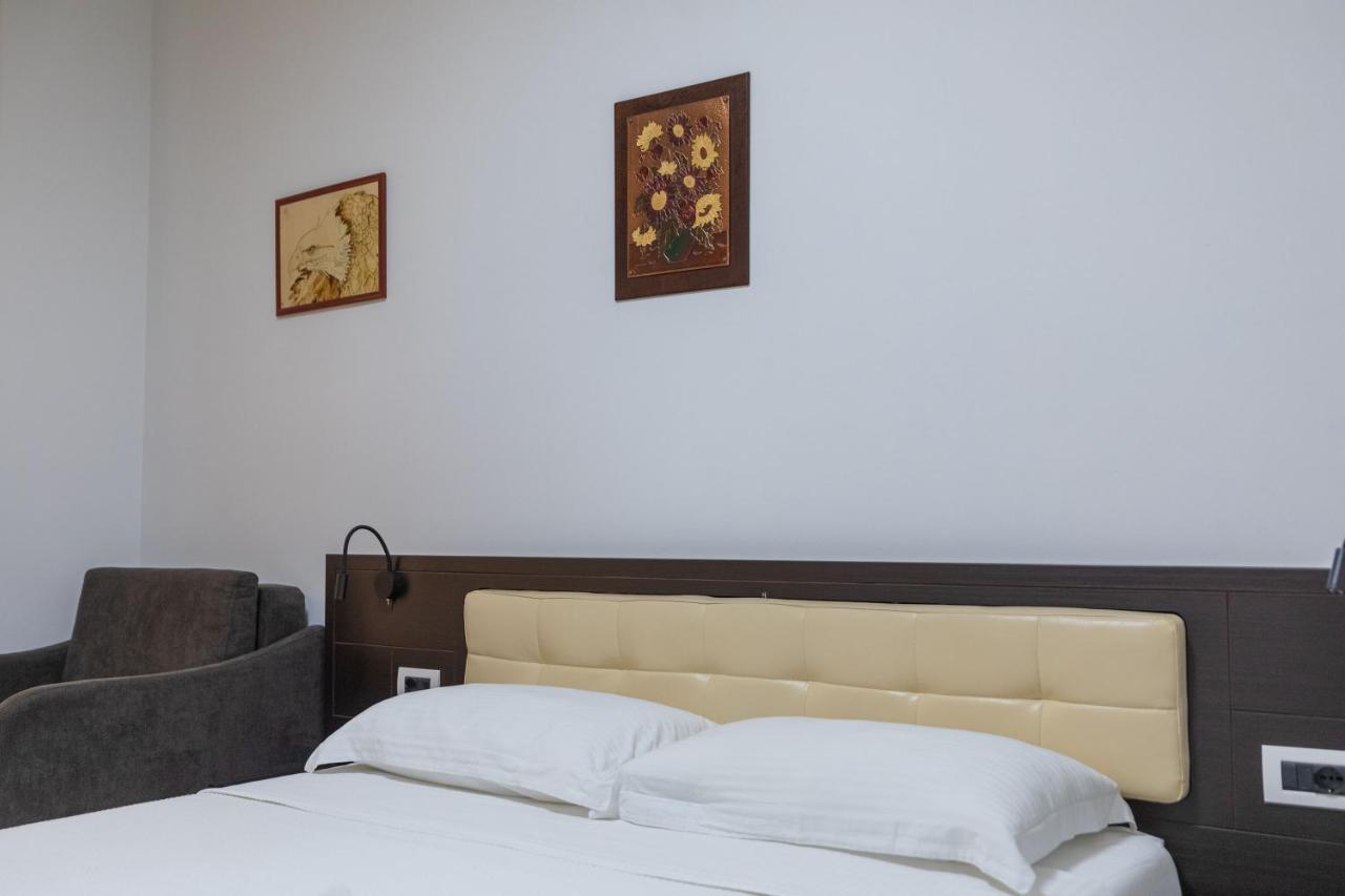 Hotel Pirro Влёра Экстерьер фото