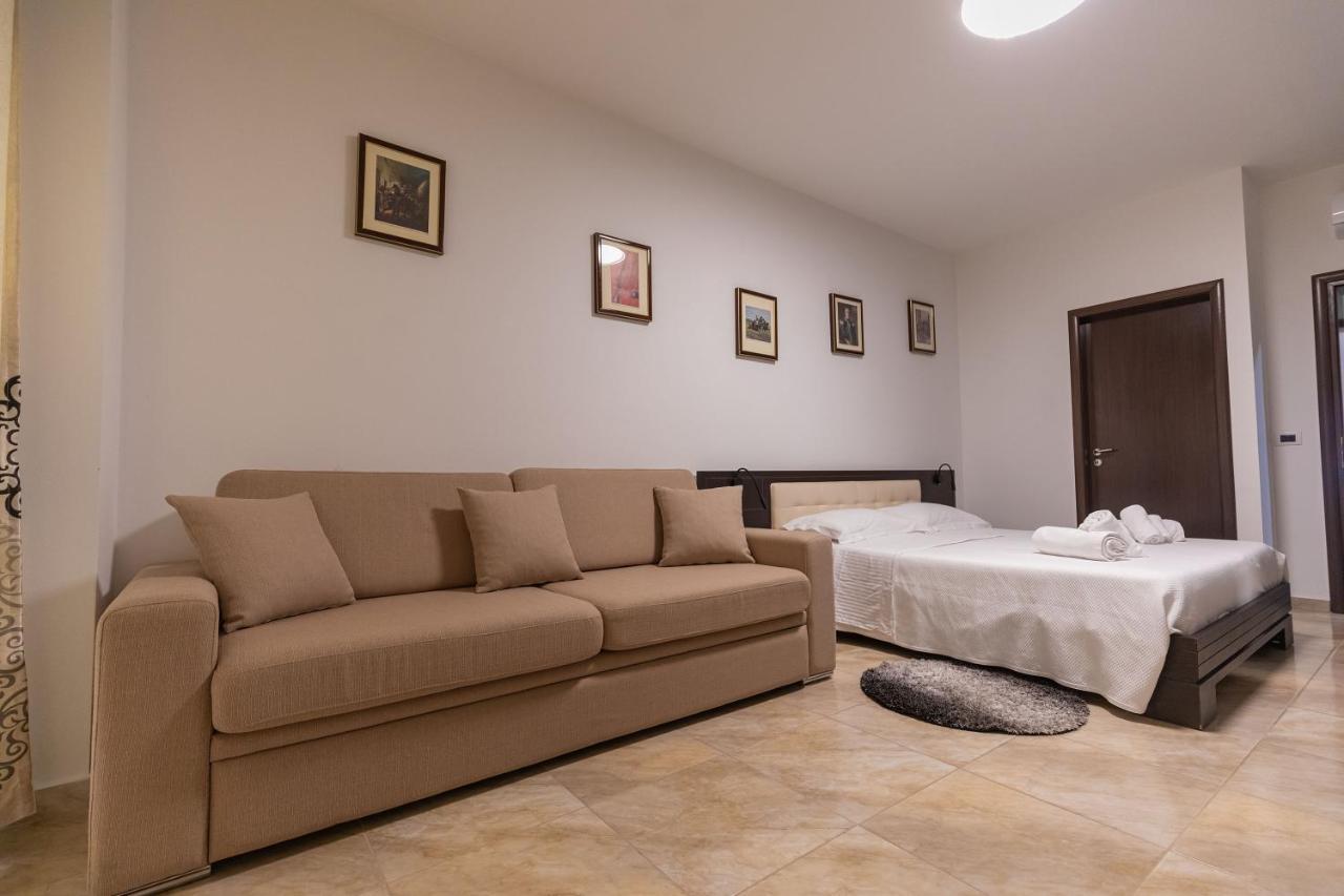 Hotel Pirro Влёра Экстерьер фото